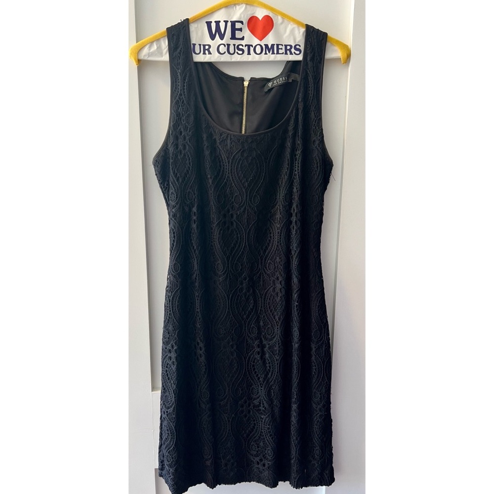 Guess LBD. Zipper close, great condition, very flattering!